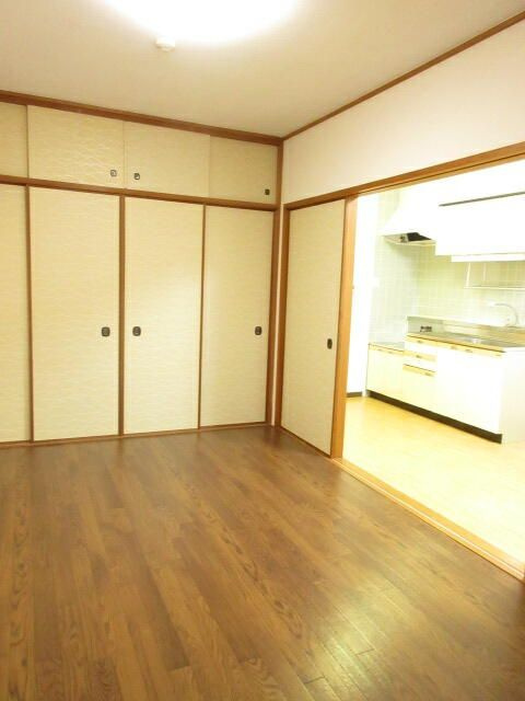 ウィングヒルズ金子の居間・リビング