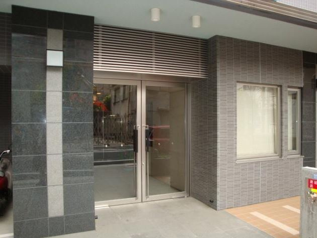 エーエス日暮里のエントランス