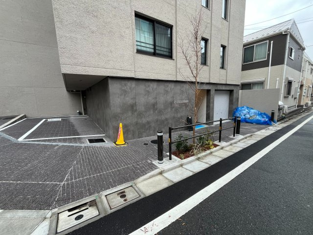 JMFレジデンス新板橋の駐車場