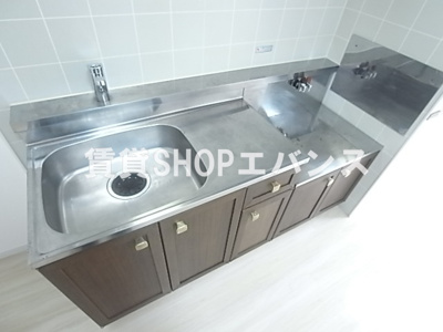 【キッチン】 | ハイツカテリーナⅠ号棟 | コンパクトなキッチンで掃除もラクラク