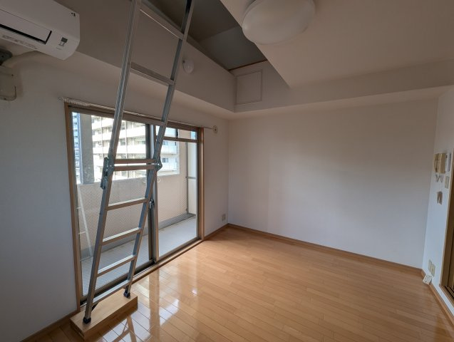 セレスト川西の居間・リビング