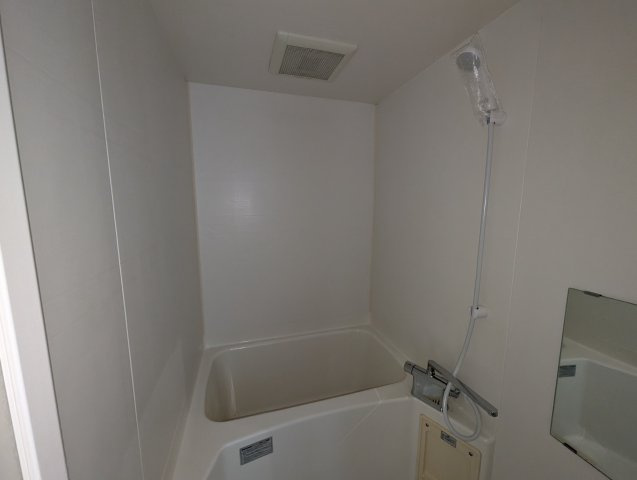 セレスト川西の浴室