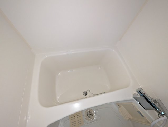 セレスト川西の浴室