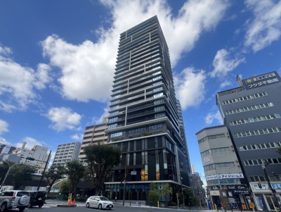 【外観】 | メトライズタワー大阪上本町 | 総戸数135戸、地上29階建のタワーレジデンス。
複数の路線が徒歩約3分圏内に集まり、都心へのアクセスもスムーズです。