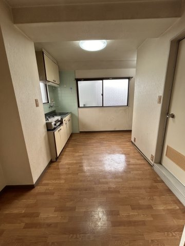 柴建ビルの居間・リビング