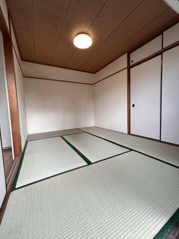 柴建ビルの寝室