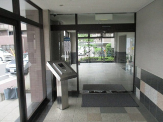 【エントランス】 | ファミールハイツ上野芝２番館 | RC造１5階建てマンションの10階部分につき陽当たり良好♪