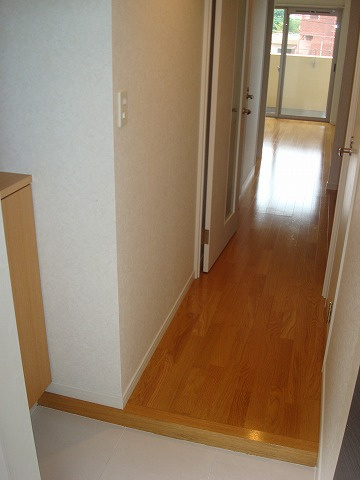 エンクレスト渡辺通南の玄関