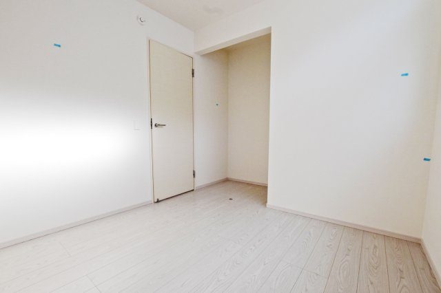 テラシエ塚口町6丁目新築一戸建て│4LDK+並列駐車2台可(車種制限有)の洋室|-2階洋室4.5帖-
クローゼット収納付きで、お部屋がすっきり片付きます