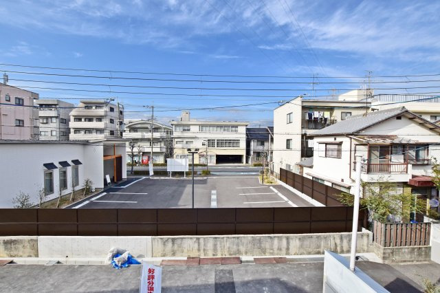 テラシエ塚口町6丁目新築一戸建て│4LDK+並列駐車2台可(車種制限有)の展望|-物件からの展望-
前面に大きな建物がなく、遠くまで見渡すことができます。