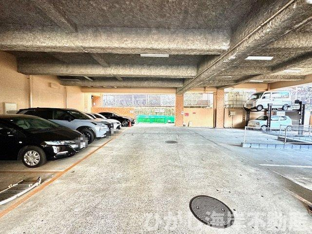 ライオンズプラザ茅ヶ崎の駐車場|敷地内駐車場