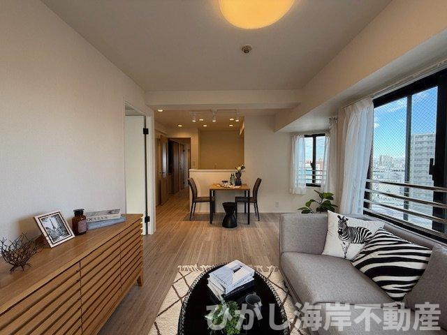 ライオンズプラザ茅ヶ崎の居間・リビング|新規リフォーム完了！　13.7帖　LDK