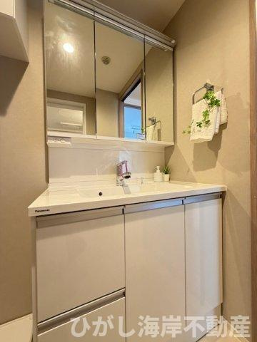 ライオンズプラザ茅ヶ崎の独立洗面台|新規リフォーム完了！　三面鏡化粧台