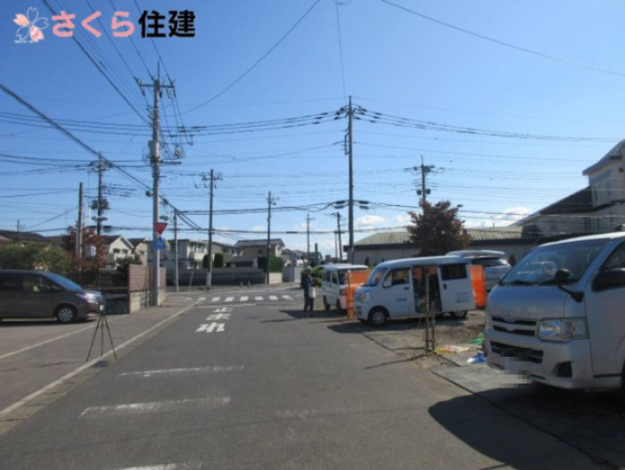 宇都宮市清原台1丁目　2号棟の前面道路含む現地写真|前面道路は10ｍで駐車の際も安心です◎並列で2台駐車可能です◎