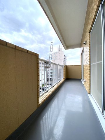 朝日プラザアクシス中の島のバルコニー|南西側のバルコニー！