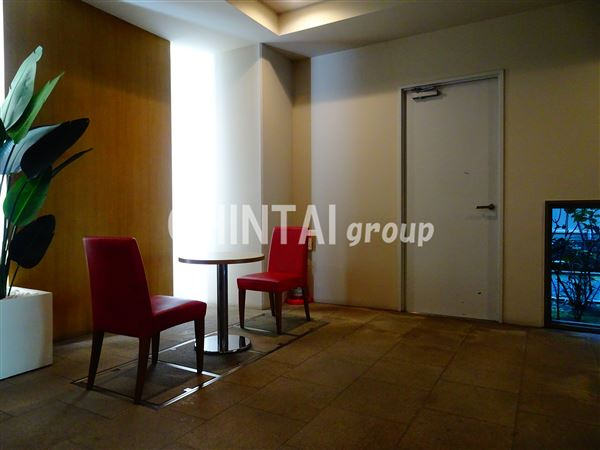 D’クラディア イヴァン初台のエントランス