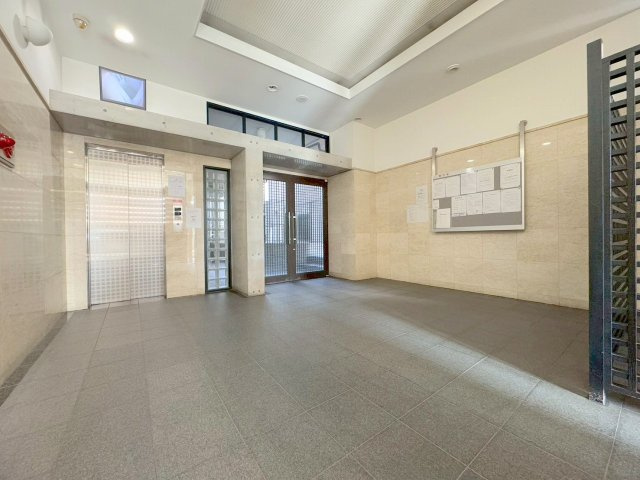 レイセニット北大阪のロビー