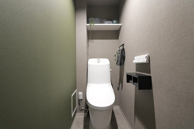 パレス東灘のトイレ|一年中快適に利用できるウォシュレット付トイレです。