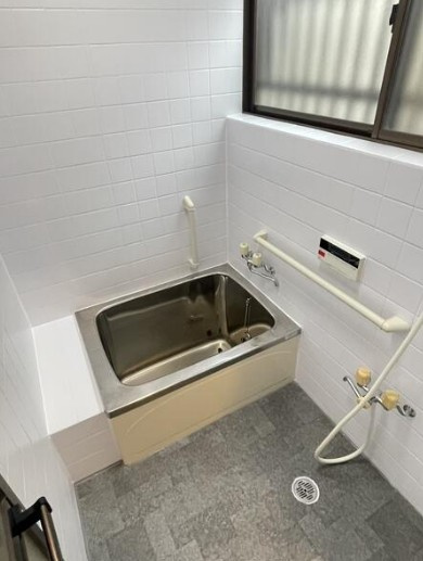 【中古】入間郡毛呂山町前久保南リフォーム中古住宅の浴室|ヒートショックにも安心な追い炊き機能付きお風呂です！