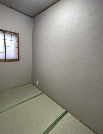 【中古】入間郡毛呂山町前久保南リフォーム中古住宅の収納|1F納戸スペースは２畳ほどの広さがあります！