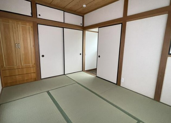 【中古】入間郡毛呂山町前久保南リフォーム中古住宅の和室|2F 6帖和室です！
