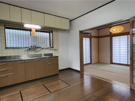 【中古】入間郡毛呂山町前久保南リフォーム中古住宅の居間・リビング|ダイニングキッチンです