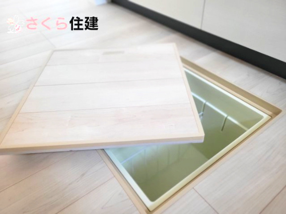 グレードルガーデン今泉町第4のその他|同社施工物件の写真です。三口コンロは複数の調理ができるので時短になります！							
