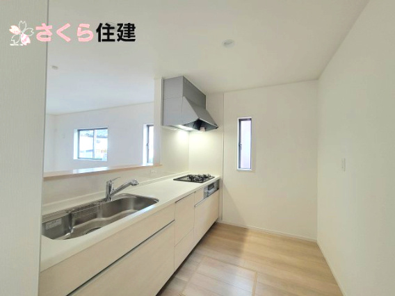 クレイドルガーデン今泉町第4のキッチン|3口コンロや浄水付き水栓など、充実の設備が揃っています◎								
