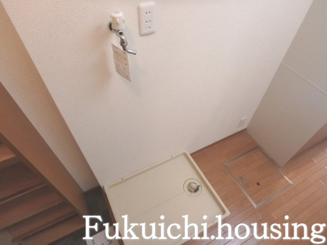 リンデンハイム豪徳寺の洗面所|洗濯機置場