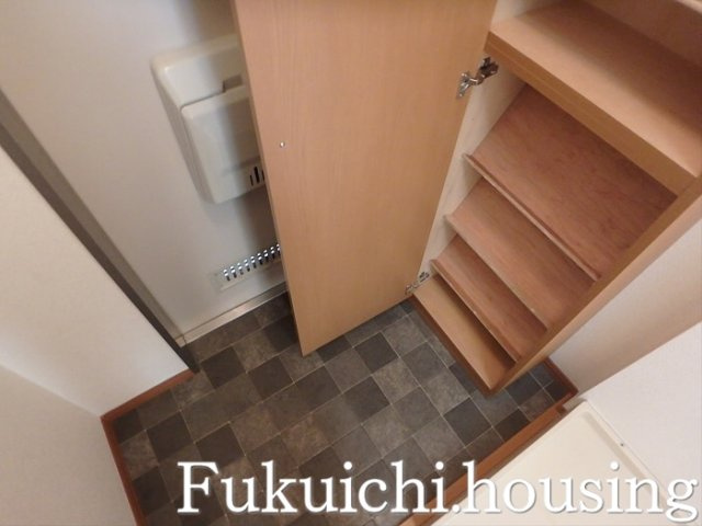 リンデンハイム豪徳寺の玄関