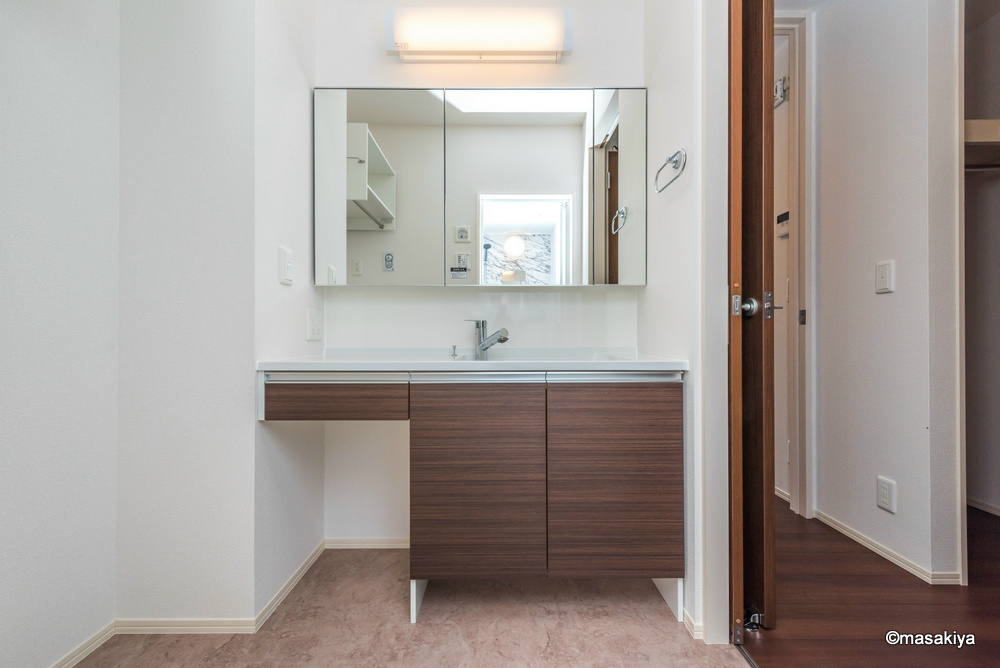 チャス　レジデンス　Ⅰの洗面所|洗面・脱衣　シャンプードレッサー付き。