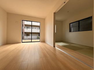 【居間・リビング】 | Cradlegarden瀬戸市高根町第6【仲介手数料無料　幡山西小　幡山中】 | 撮影
社長の村田です！
自らプレイヤーとして営業しています
長年の経験と実績から皆様により良いマイホーム購入のご提案をいたします。
住宅ローンの不安や購入後の不安等何でもご相談ください。