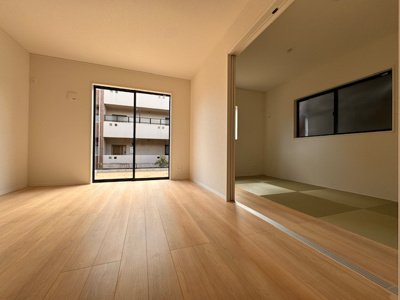 【居間・リビング】 | Cradlegarden瀬戸市高根町第6【仲介手数料無料　幡山西小　幡山中】 | 撮影
社長の村田です！
自らプレイヤーとして営業しています
長年の経験と実績から皆様により良いマイホーム購入のご提案をいたします。
住宅ローンの不安や購入後の不安等何でもご相談ください。