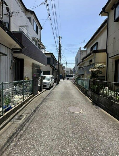 【中古】入間郡三芳町藤久保中古住宅の前面道路含む現地写真|前面道路含む現地写真です