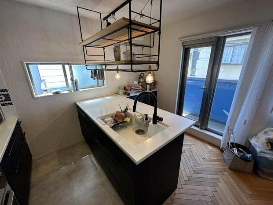 【中古】入間郡三芳町藤久保中古住宅のキッチン|ワークトップの広い使い勝手の良いシステムキッチンです！