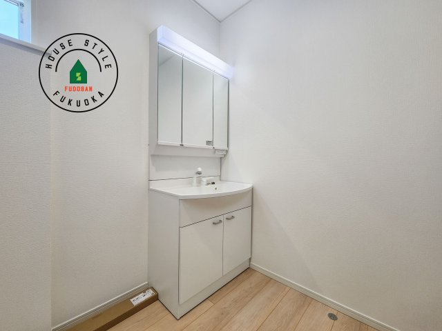 糸島市二丈深江第3-7棟（1号棟）の内観：施工例|洗面所は小さなプライベートスペース。歯磨き、洗顔と毎日施す個人空間。