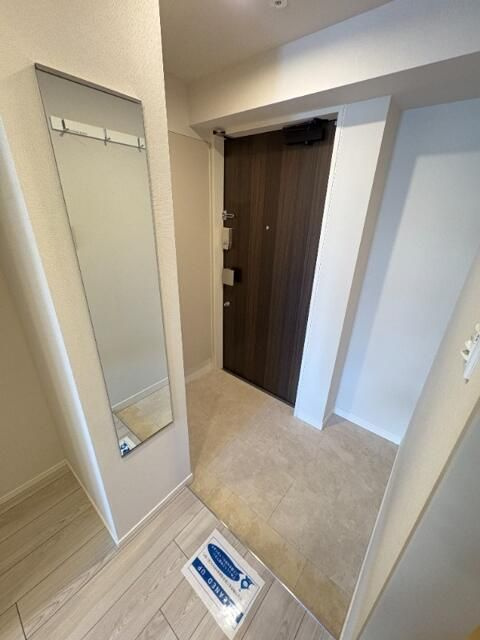 クロスレジデンス神田神保町の玄関