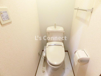 【トイレ】 | リビングタウン旭Ｃ | 温水洗浄便座付きのトイレ。