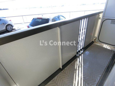 【バルコニー】 | リビングタウン旭Ｃ | 晴れた日には洗濯物もたくさん干せます。