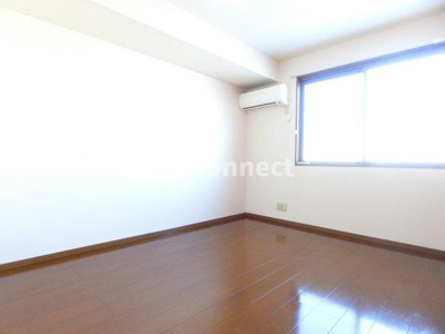 【その他】 | リビングタウン旭Ｃ | 洋室にもエアコン付きです。