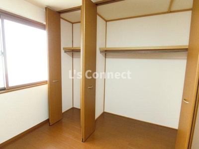 【収納】 | リビングタウン旭Ｃ | クローゼットでお荷物もすっきり収納。