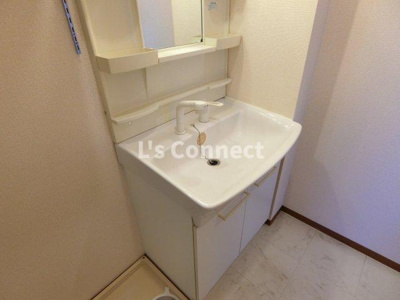 【洗面所】 | リビングタウン旭Ｃ | 朝の支度もスムーズな独立洗面台。