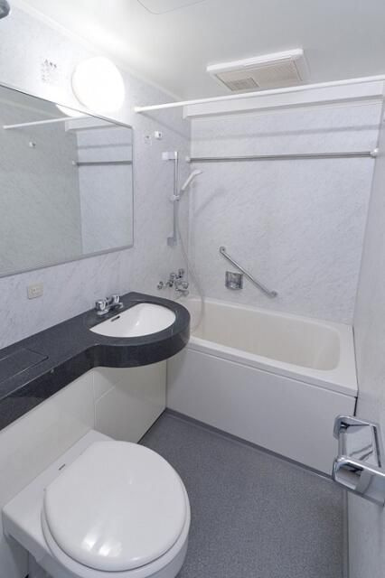 レジディア神田岩本町の浴室