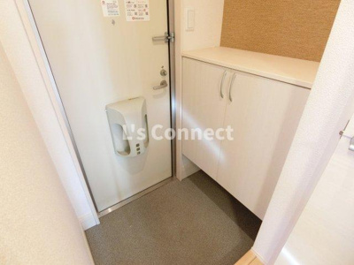 【玄関】 | Ｄ－ｒｏｏｍ中里 | 下駄箱付きで靴も収納できます。