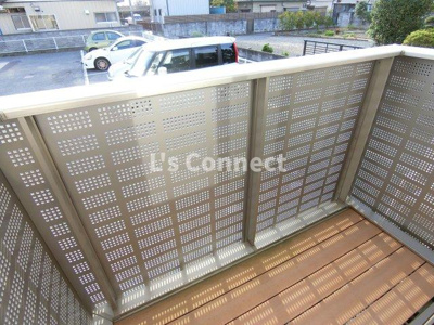 【バルコニー】 | Ｄ－ｒｏｏｍ中里 | 晴れた日には洗濯物もたくさん干せます。