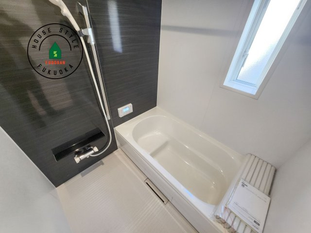 糸島市二丈深江第3-7棟（2号棟）の内観：施工例|浴室は一日の疲れを癒す場所だから、家族みんながゆったりできる快適設計。追い炊き機能付きオートバス。安定した温度で、いつでも快適に入浴できます。