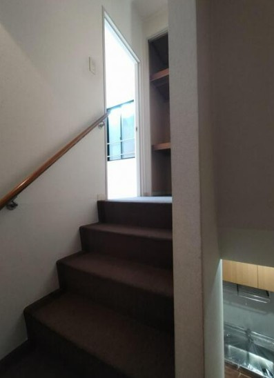 【中古】入間郡三芳町北永井中古住宅の内装|手すり付き階段