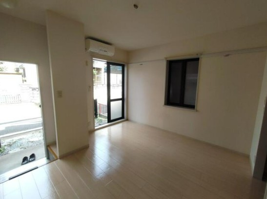 【中古】入間郡三芳町北永井中古住宅の居間・リビング|使いやすい居間です