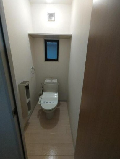 【中古】入間郡三芳町北永井中古住宅のトイレ|落ち着いたトイレです