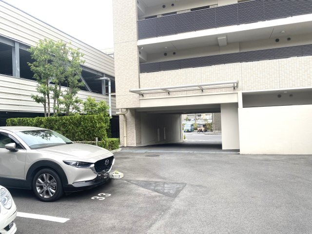 プラウド水戸三の丸の駐車場|平置きと、機械式駐車場。駐輪場もございます。